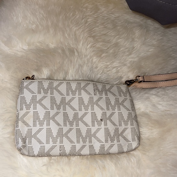 Needs a good home 💓 - Picture 2 of 2